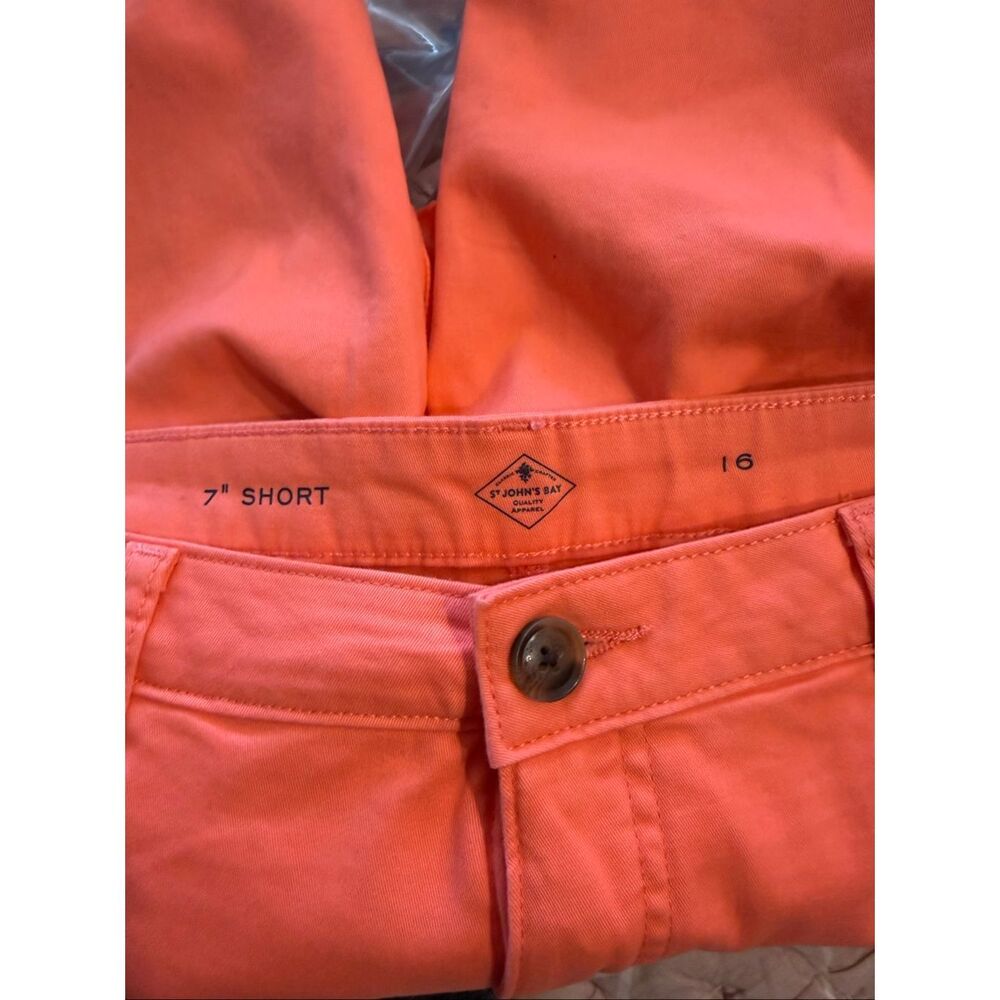 St. John’s Bay women’s shorts size 16 Georgia Peach NWT mid rise 7” short - Picture 3 of 4